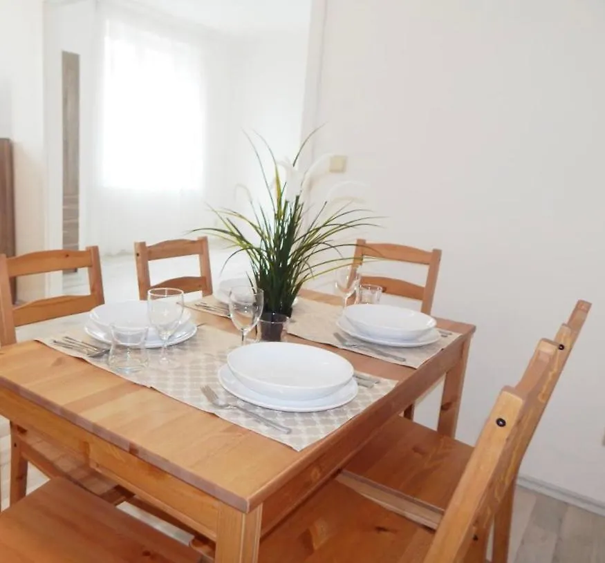 דירות פראג Garden Grape House